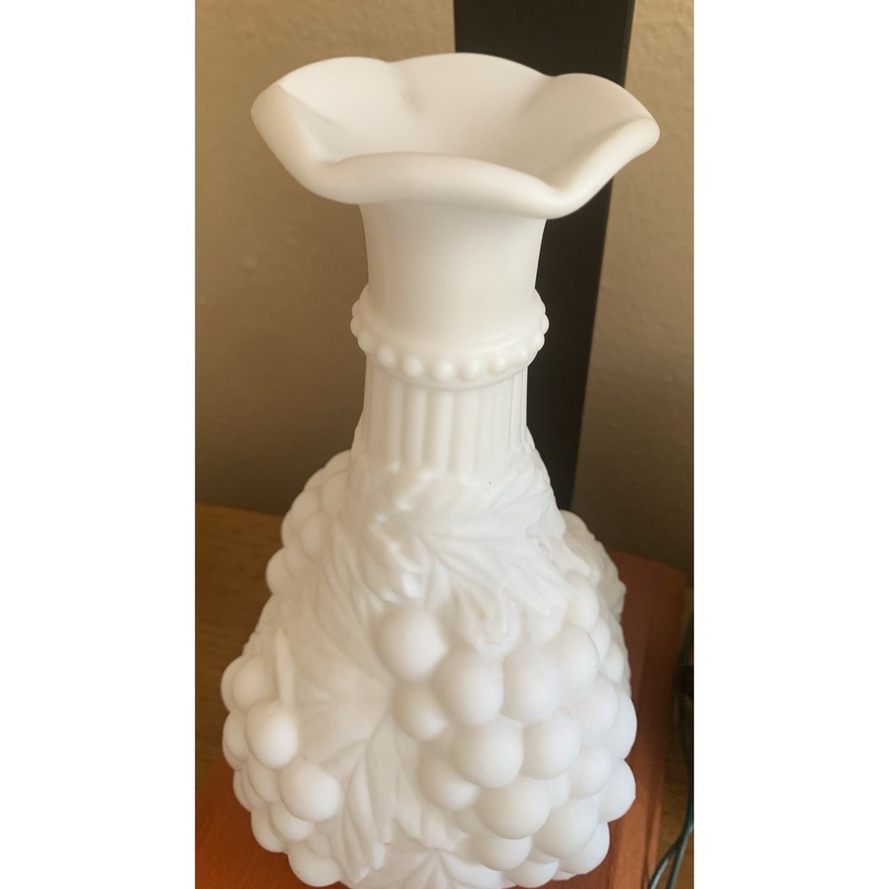 Vintage milk glass vase grapes westmoreland‎